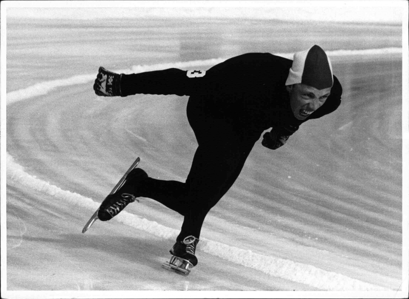 Bilde av Franz Offenberger i aksjon på skøytebanen.