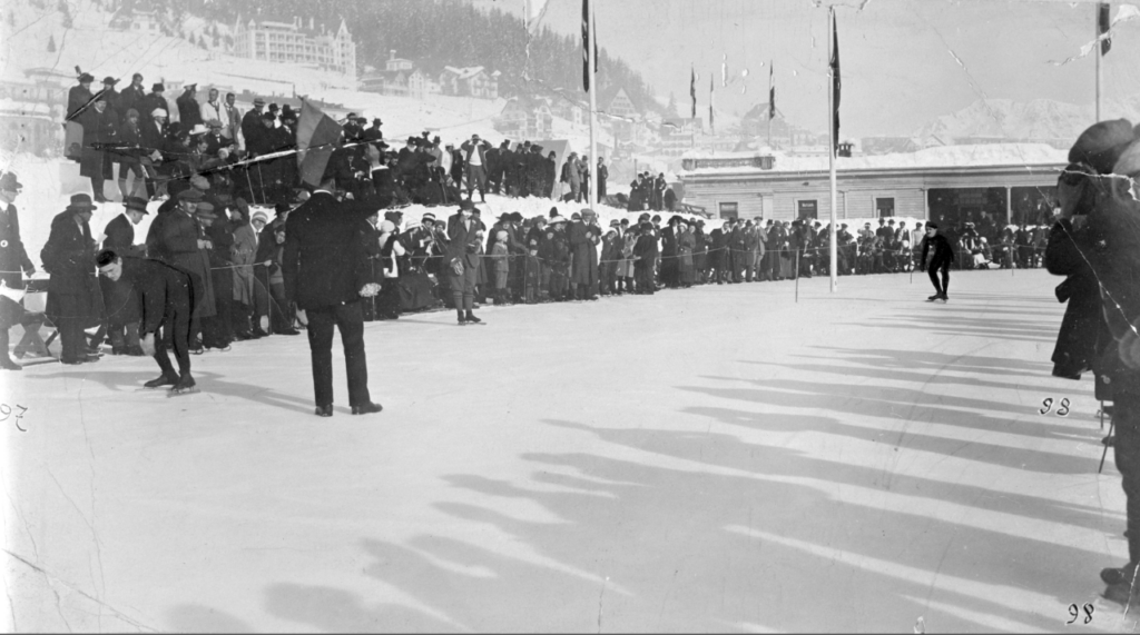 Bilde av skøyteløperne Bjarne Frang og Oscar Mathisen klar til start i Davos 1914
