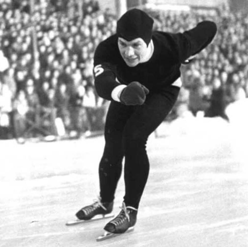 Bilde av skøyteløperen Finn Helgesen under OL-uttakingen på Bislett 10. januar 1948.